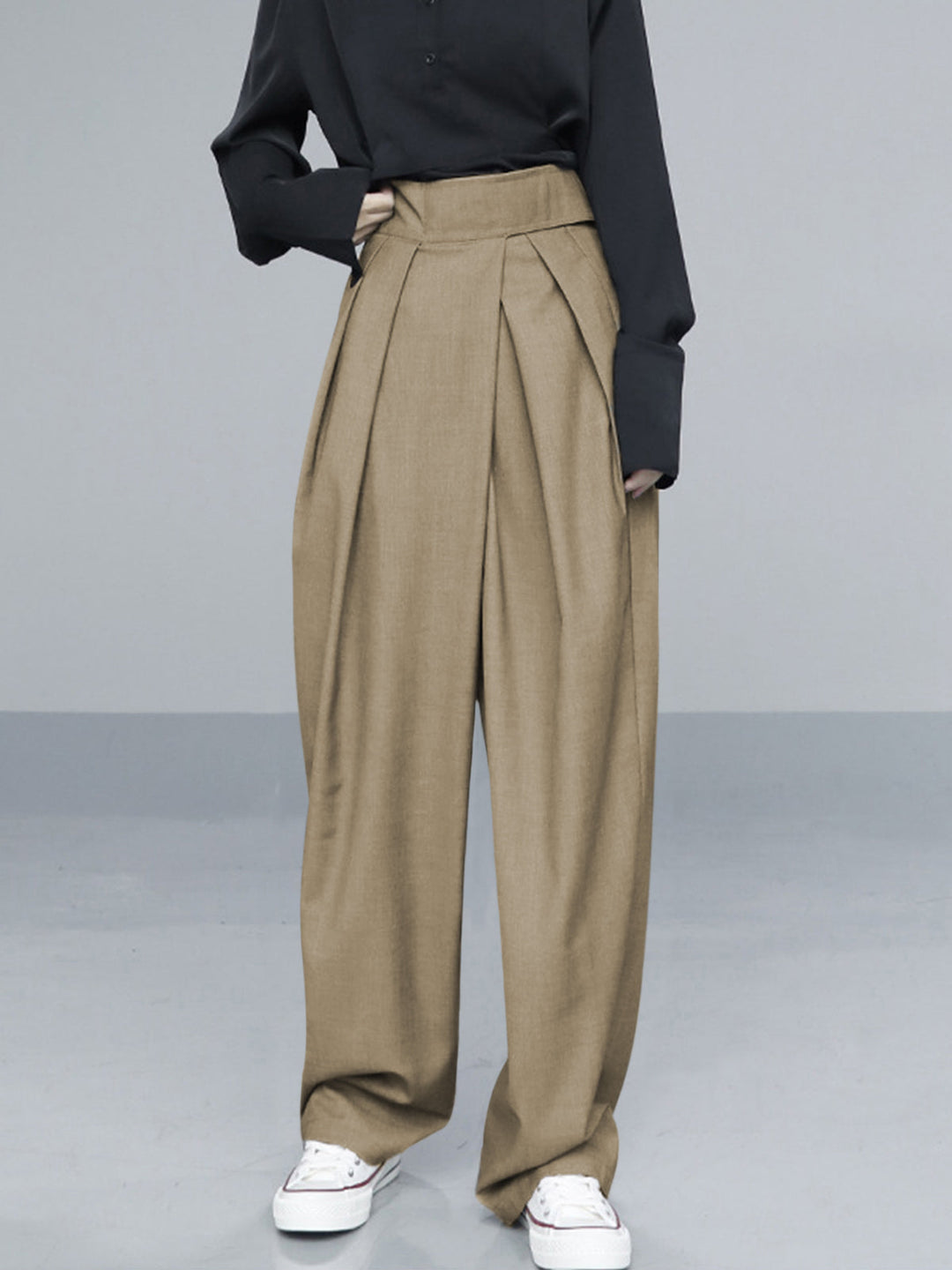 Effortlessly stylish women's wide leg pants. Comfortable, adjustable velcro waist for a chic, perfect fit.