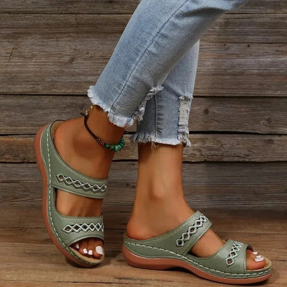 Women's adjustable strap summer sandals with textured sole, lightweight design, breathable upper, perfect for casual outfits.