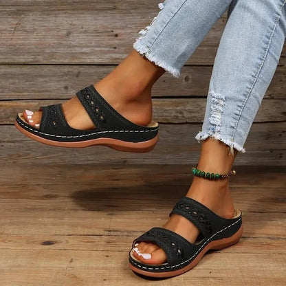 Women's adjustable strap summer sandals with textured sole, lightweight design, breathable upper, perfect for casual outfits.