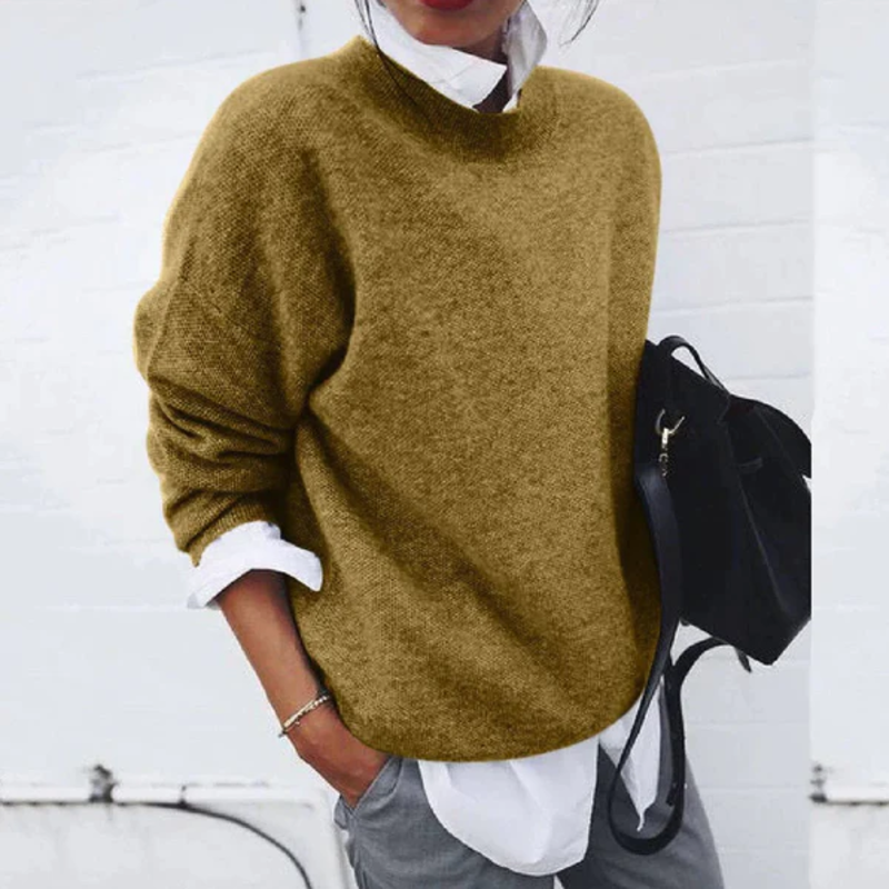 "Women's casual knit cashmere sweater in khaki with long sleeves and a solid pattern, ideal for cool autumn days."