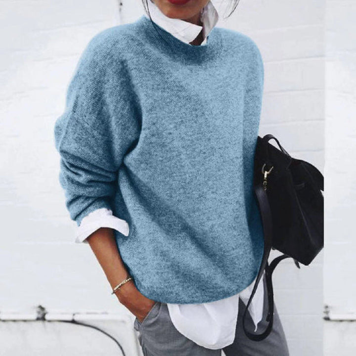 "Women's casual knit cashmere sweater in khaki with long sleeves and a solid pattern, ideal for cool autumn days."