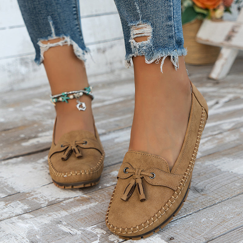 "Women's classic bow loafers in soft suede, stylish flat slip-ons with elegant bow accent, ideal for any occasion."