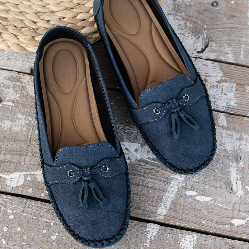 "Women's classic bow loafers in soft suede, stylish flat slip-ons with elegant bow accent, ideal for any occasion."