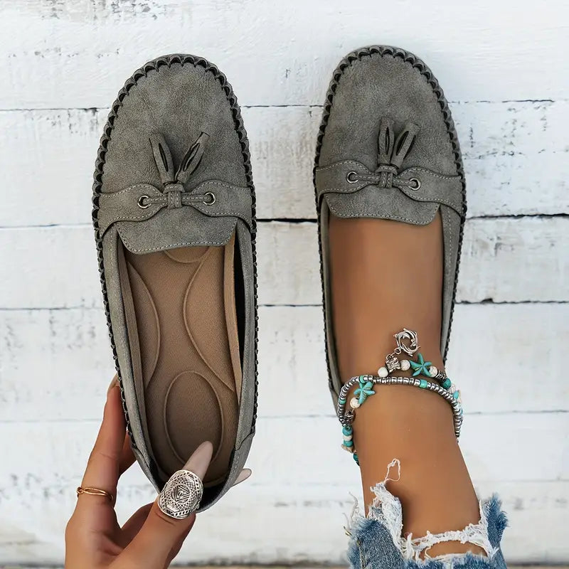 "Women's classic bow loafers in soft suede, stylish flat slip-ons with elegant bow accent, ideal for any occasion."