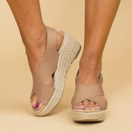 "Women's lightweight summer sandals with open toe, adjustable strap, cushioned sole; perfect for casual outfits."