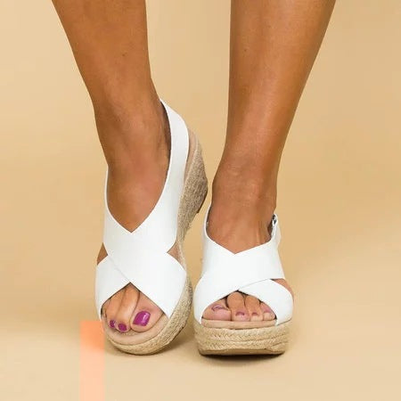 "Women's lightweight summer sandals with open toe, adjustable strap, cushioned sole; perfect for casual outfits."